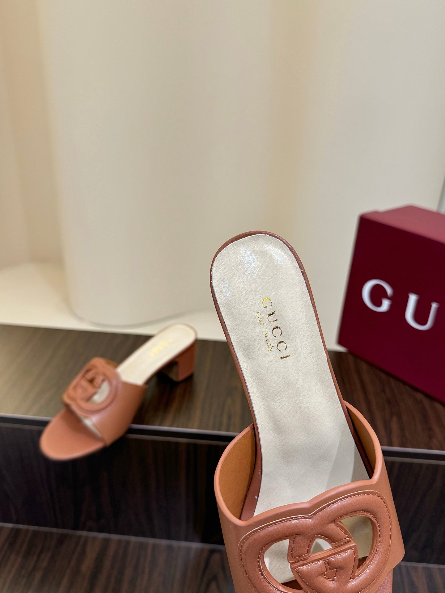 Gucc 25fw slide sandals