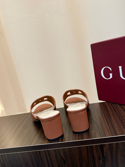 Gucc 25fw slide sandals