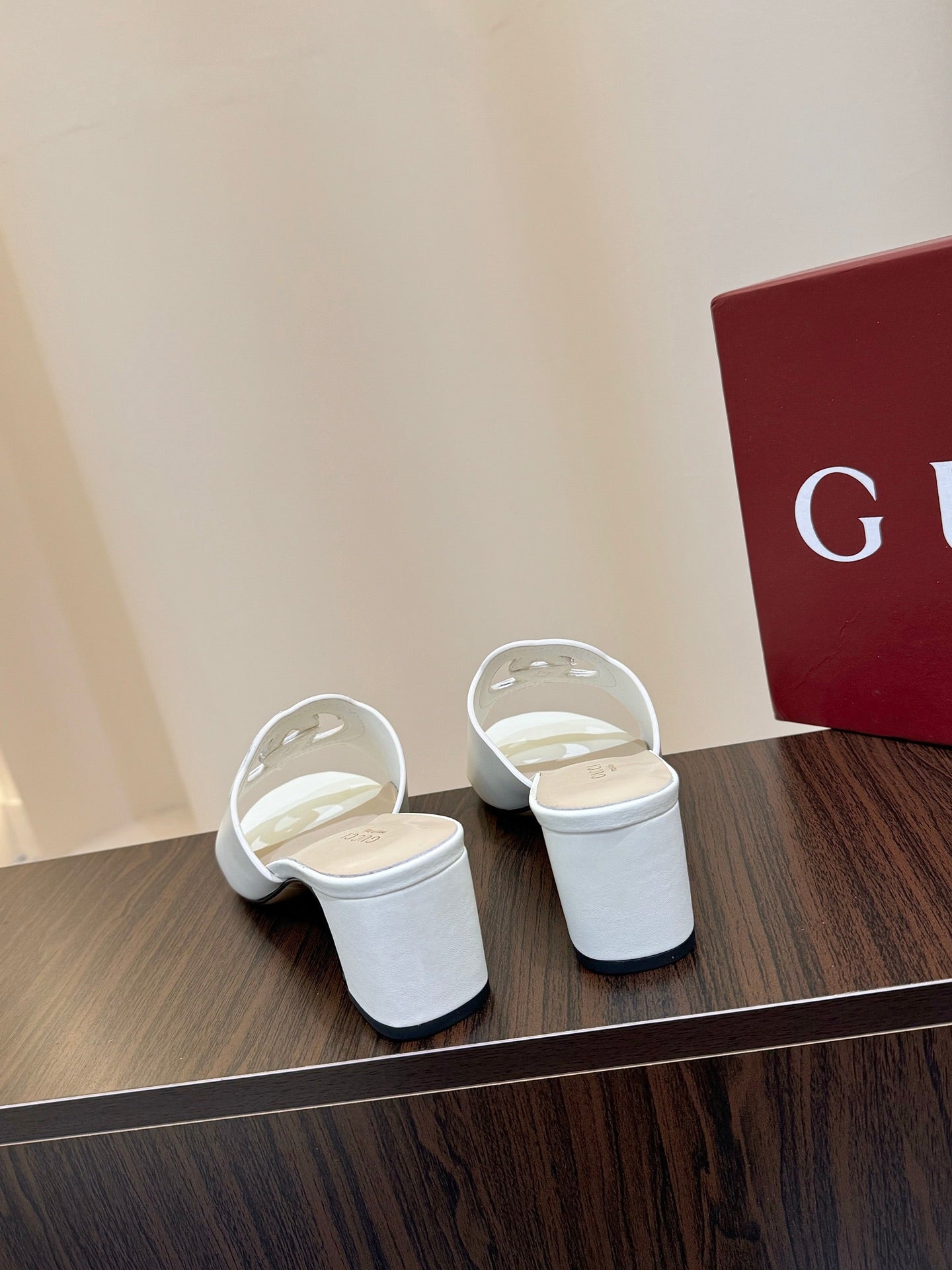 Gucc 25fw slide sandals