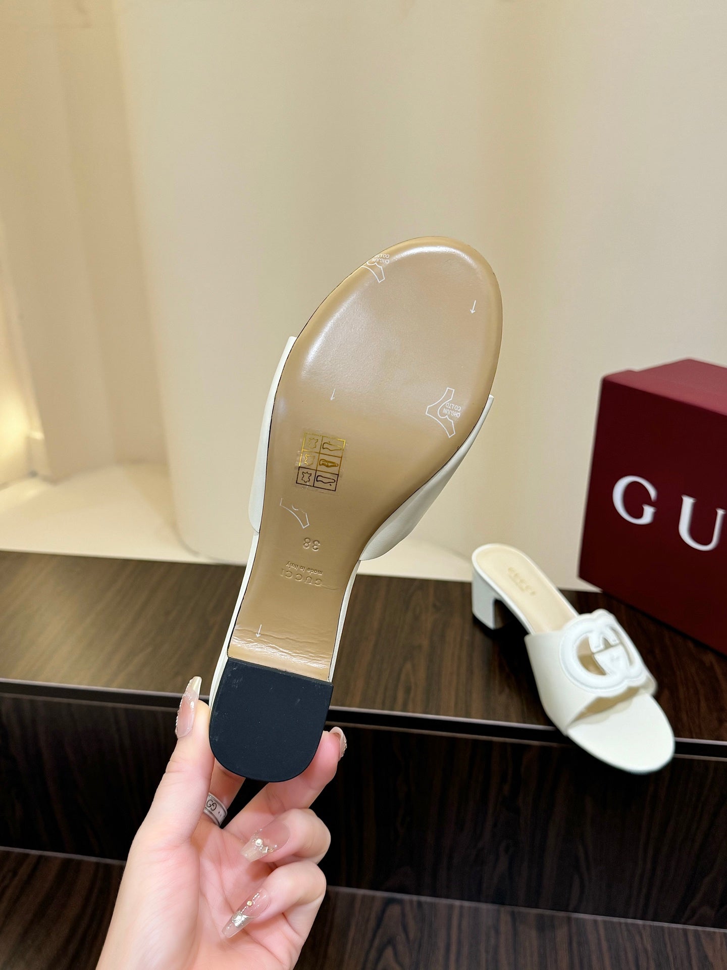 Gucc 25fw slide sandals