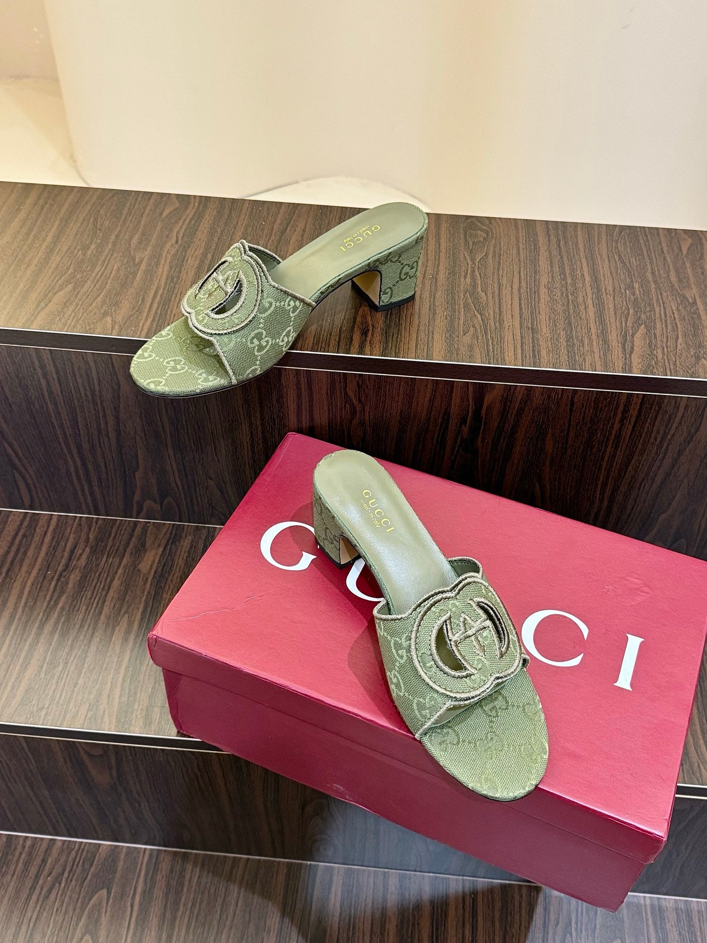Gucc 25fw slide sandals