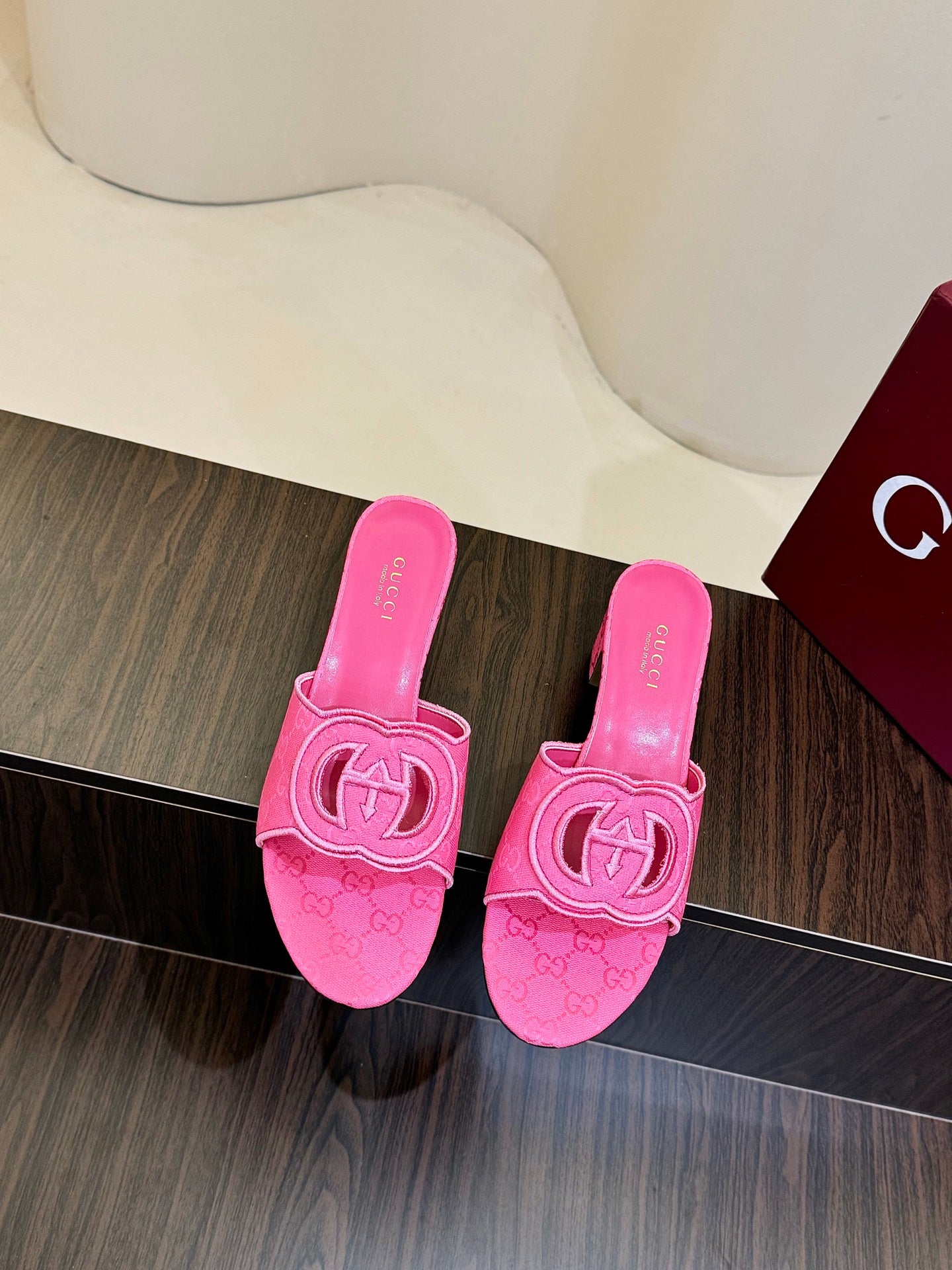 Gucc 25fw slide sandals