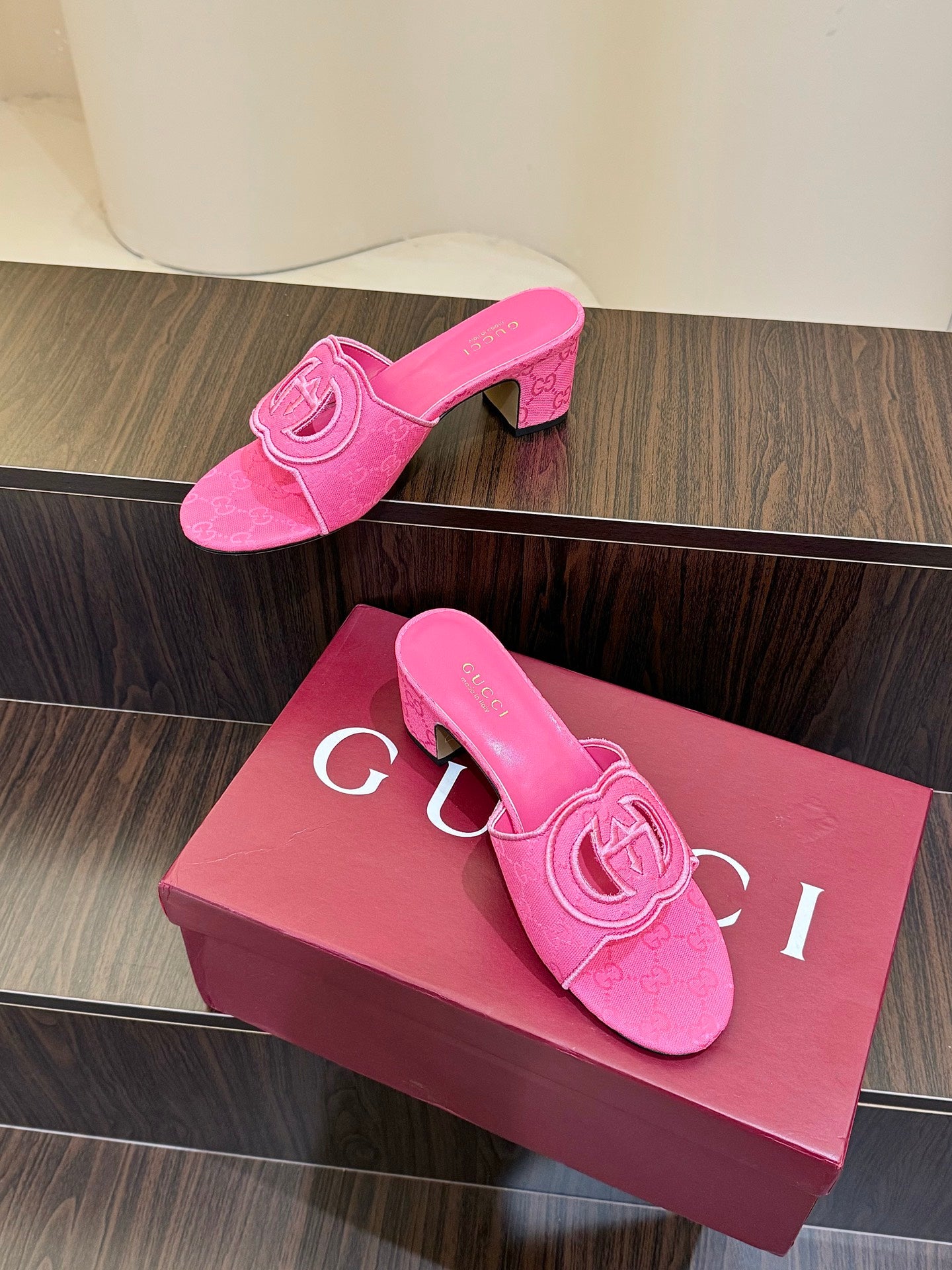 Gucc 25fw slide sandals