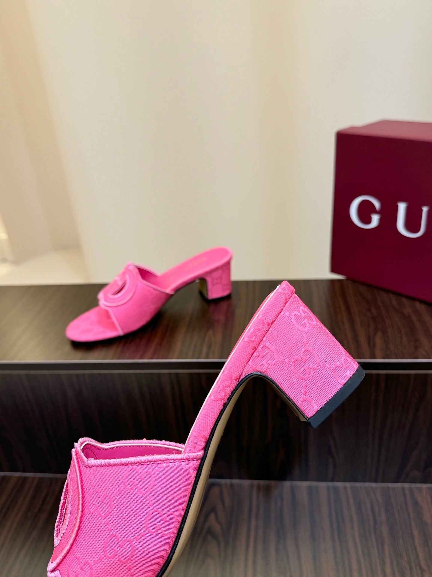 Gucc 25fw slide sandals