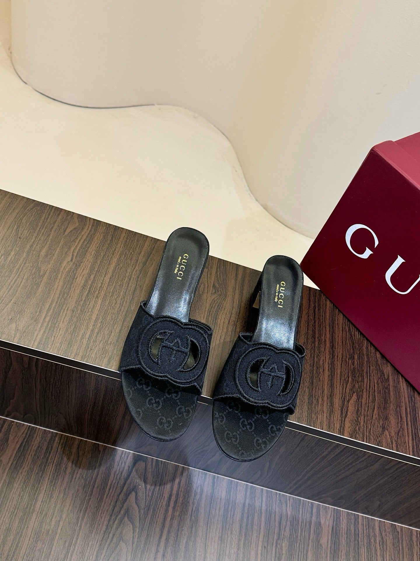 Gucc 25fw slide sandals