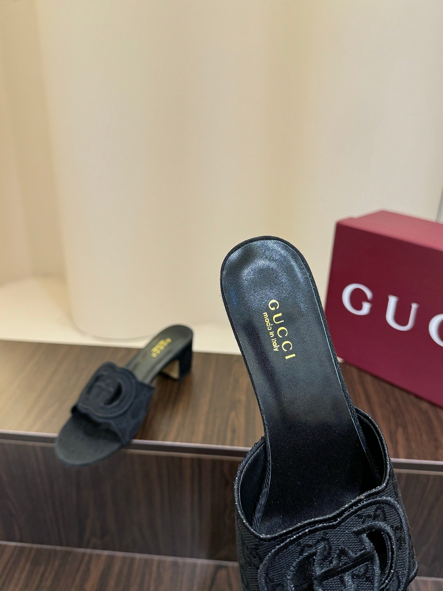 Gucc 25fw slide sandals