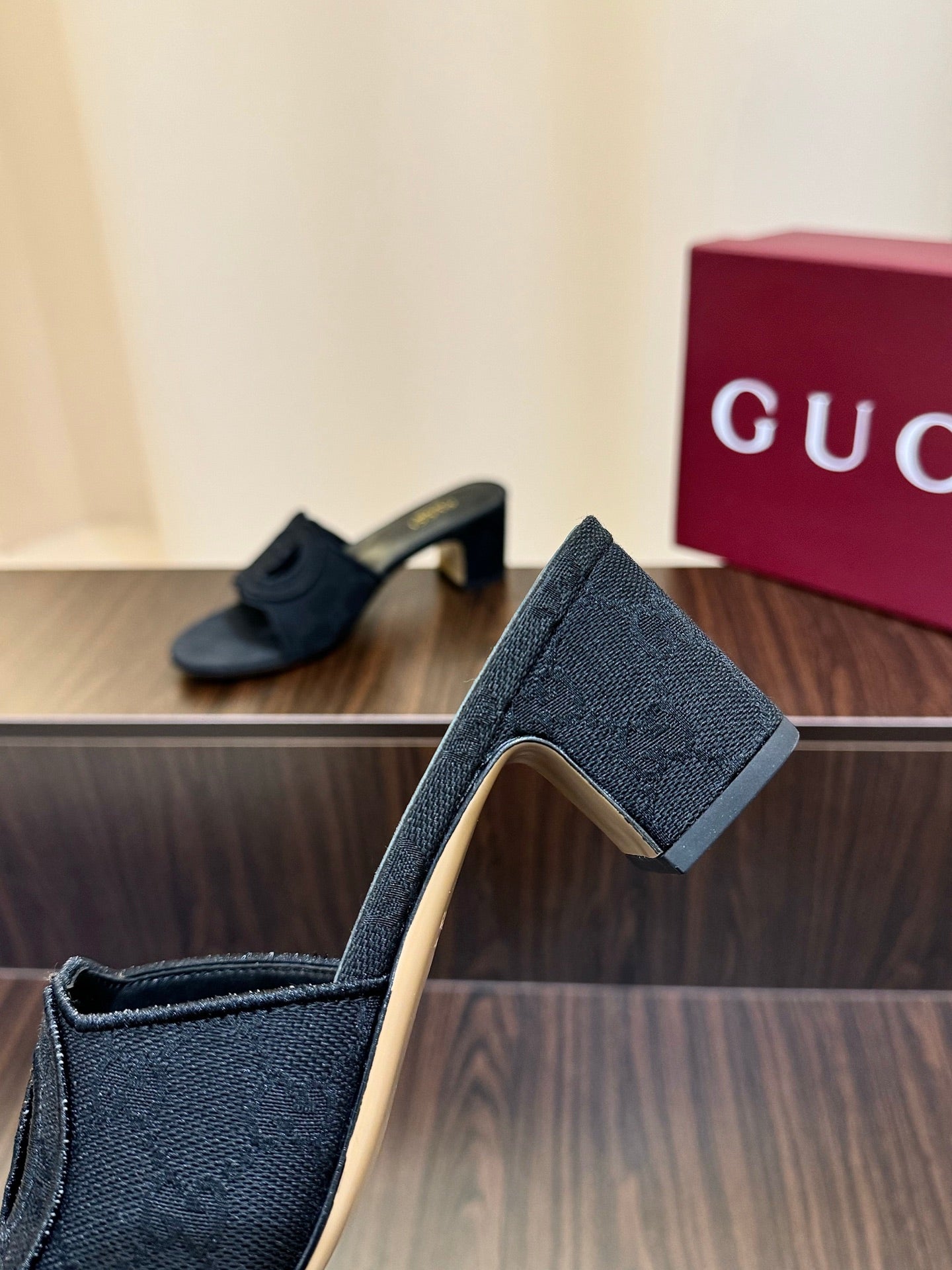 Gucc 25fw slide sandals