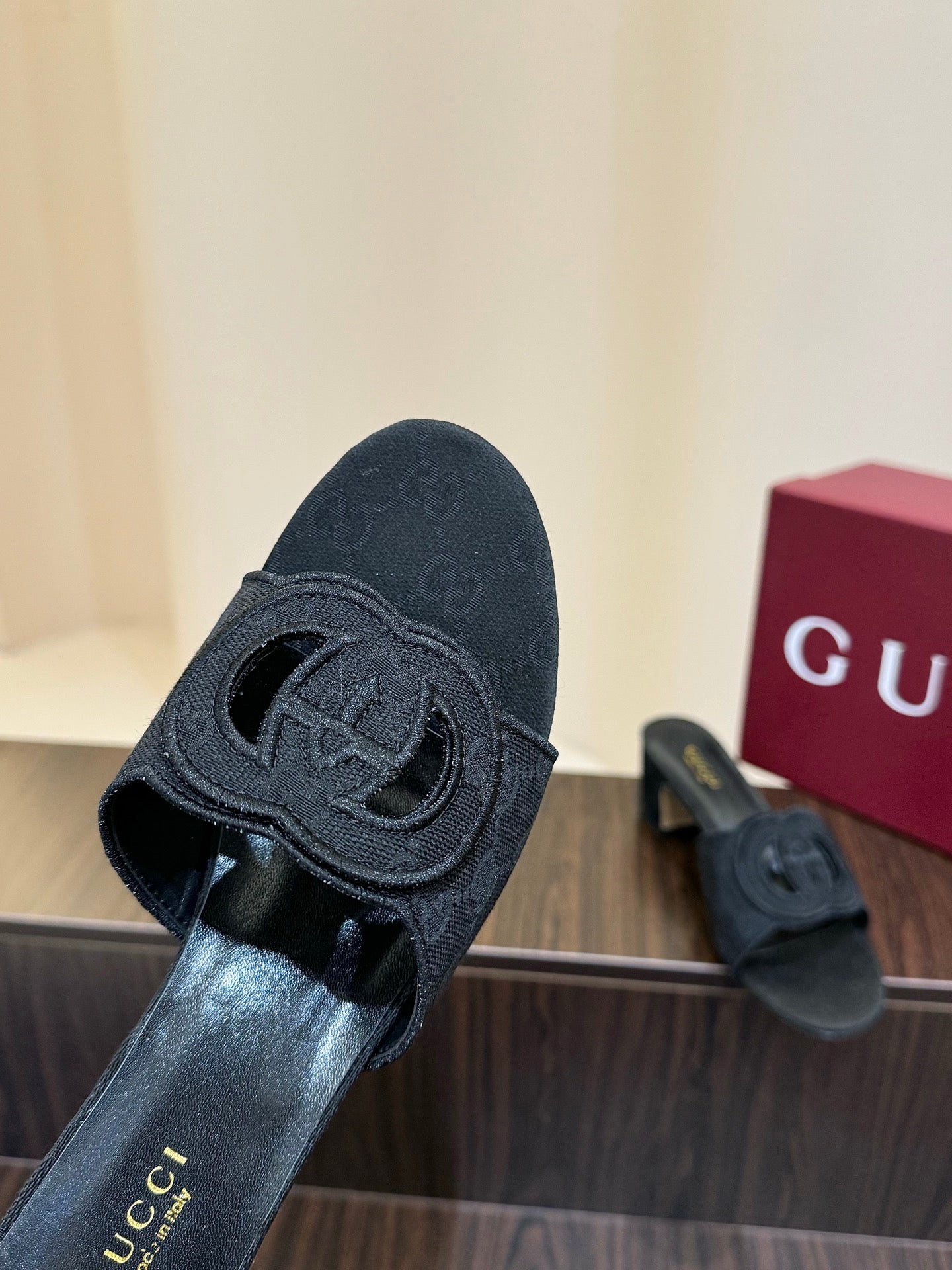 Gucc 25fw slide sandals