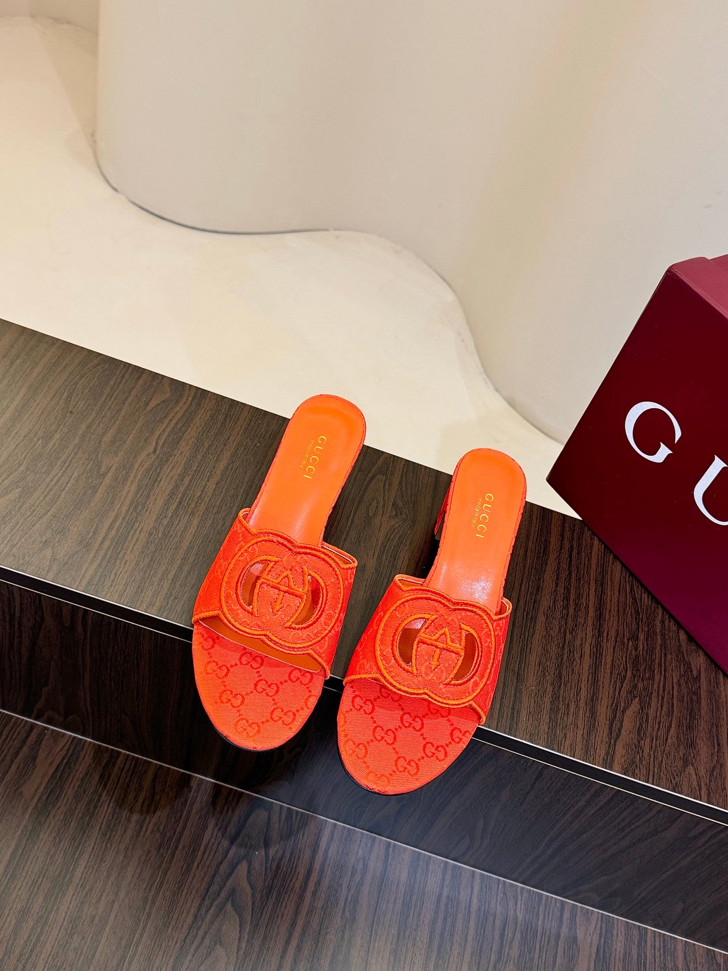 Gucc 25fw slide sandals