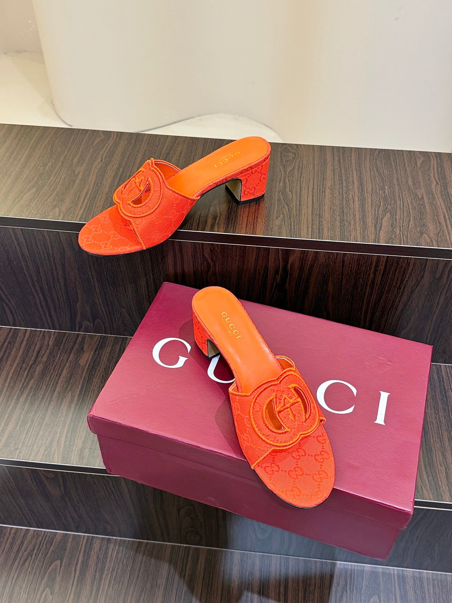 Gucc 25fw slide sandals