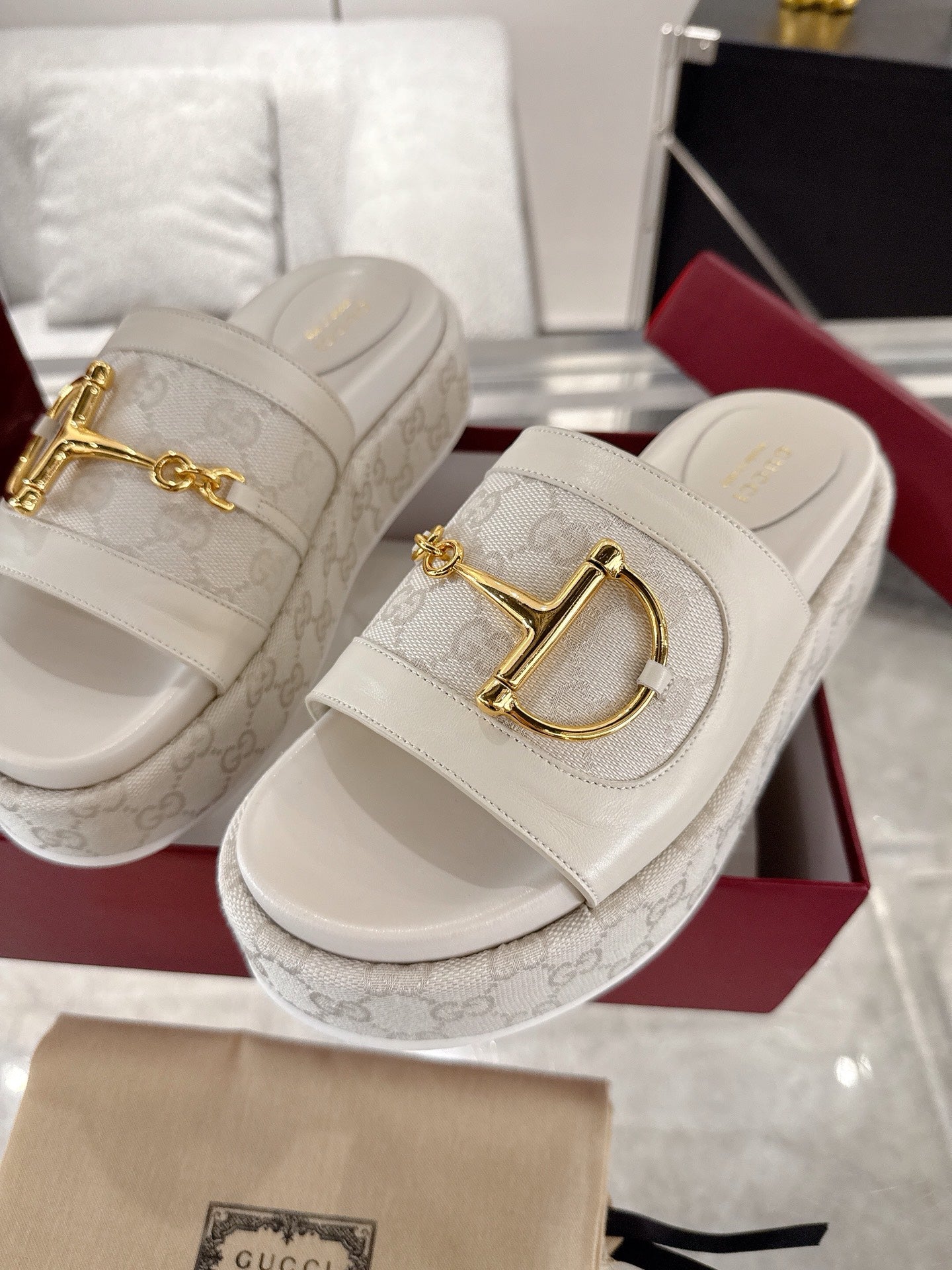 Gucc 25fw thick slippers