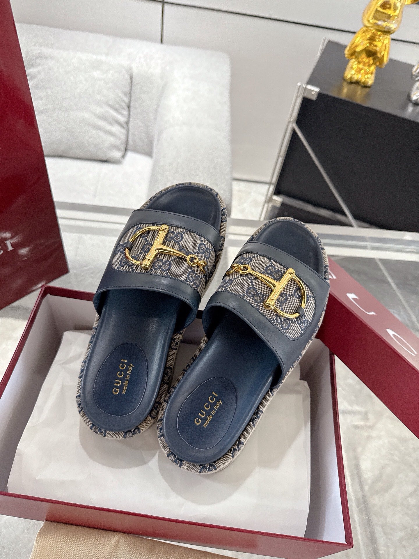 Gucc 25fw thick slippers