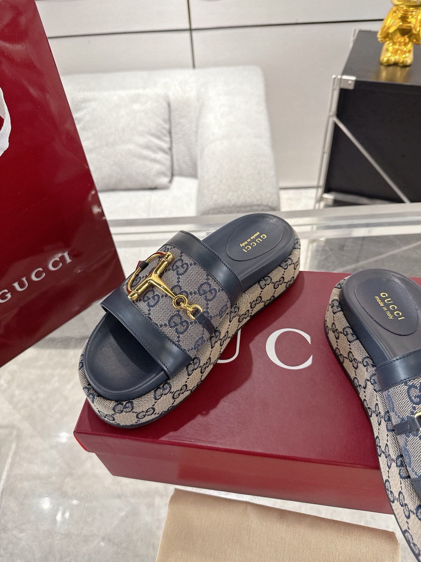 Gucc 25fw thick slippers