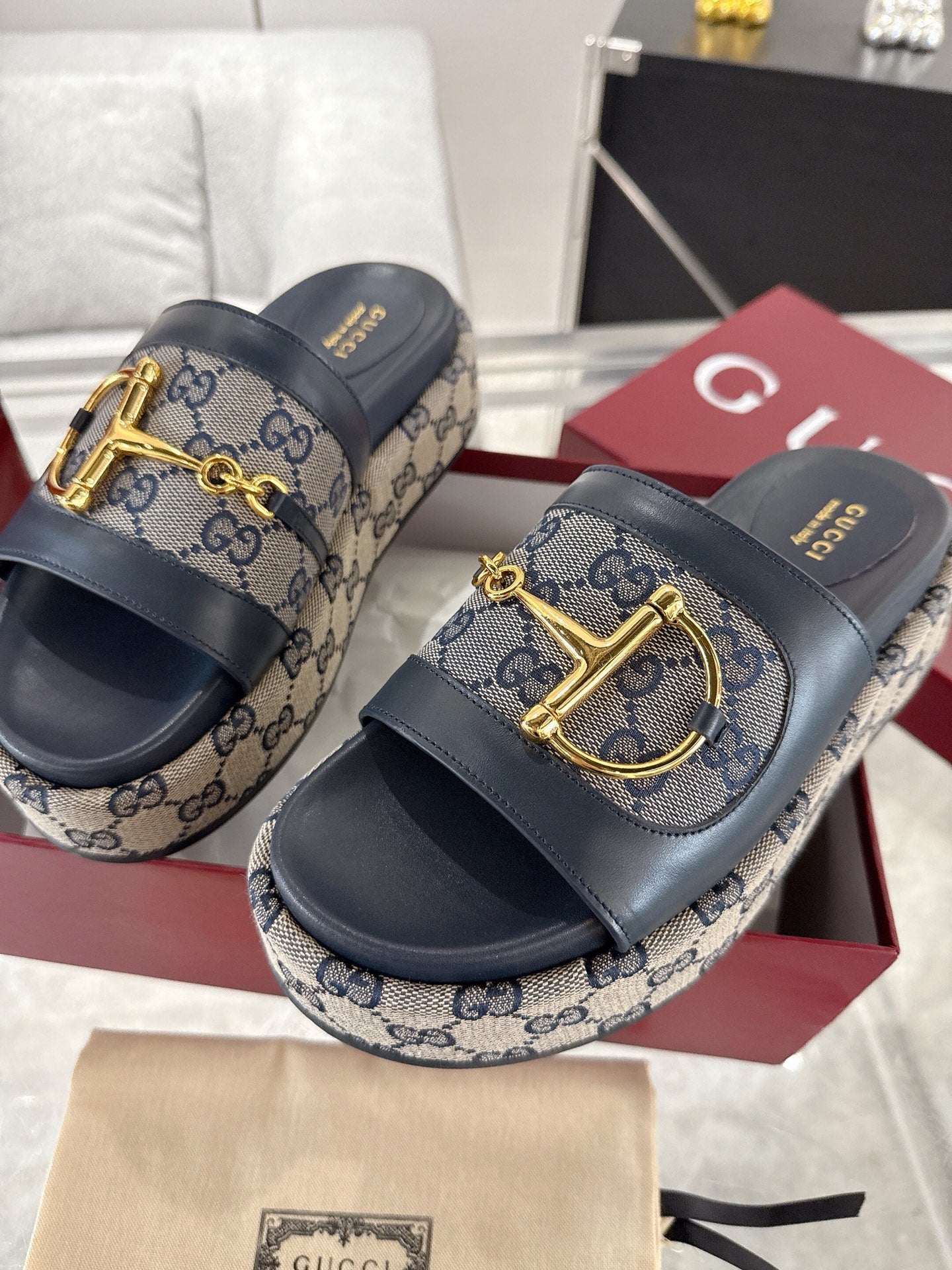 Gucc 25fw thick slippers