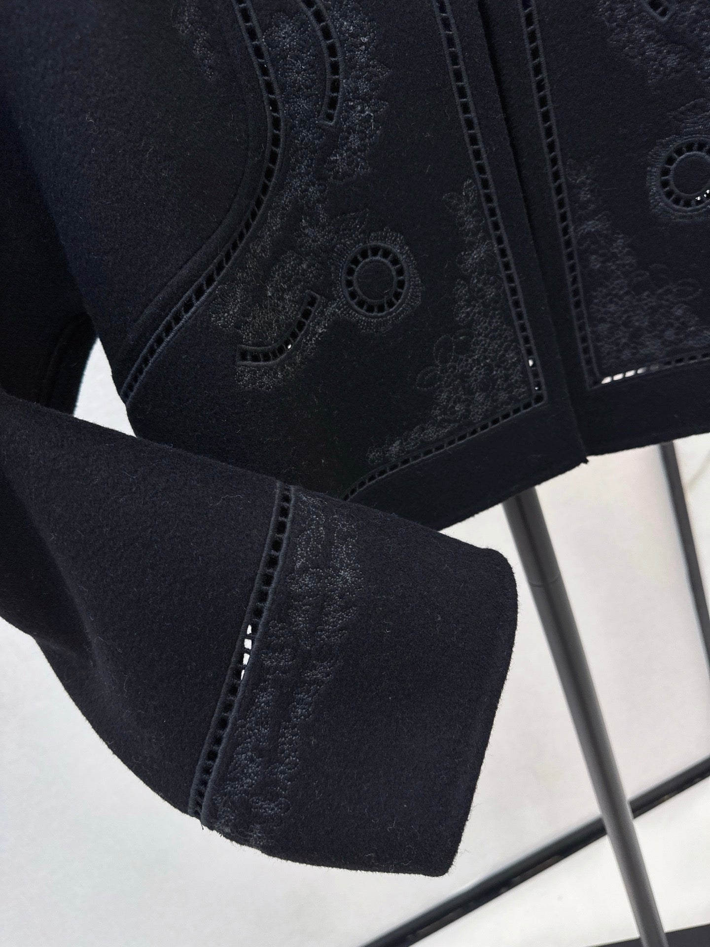 Herm 25fw embroidery jacket