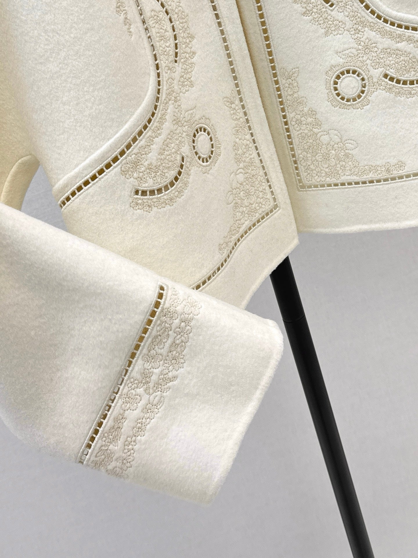 Herm 25fw embroidery jacket