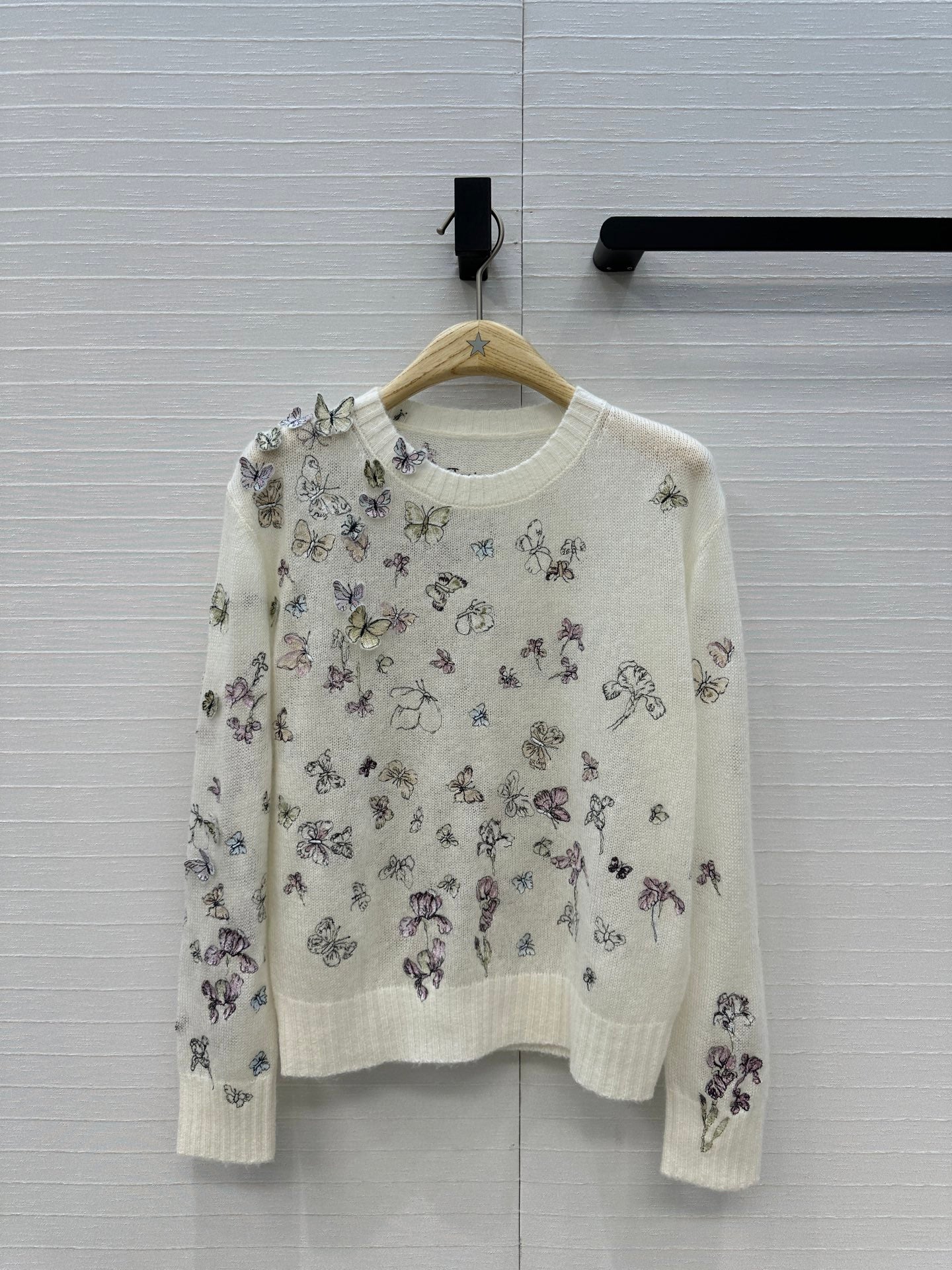 CD 25fw embroidery knitwear