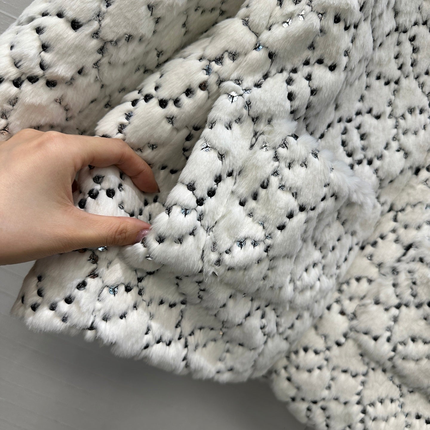 Chan 25fw embroidery fur jacket