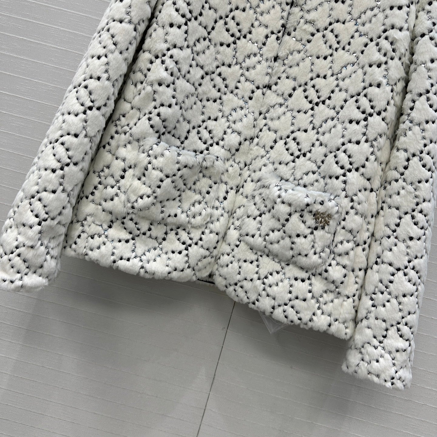 Chan 25fw embroidery fur jacket