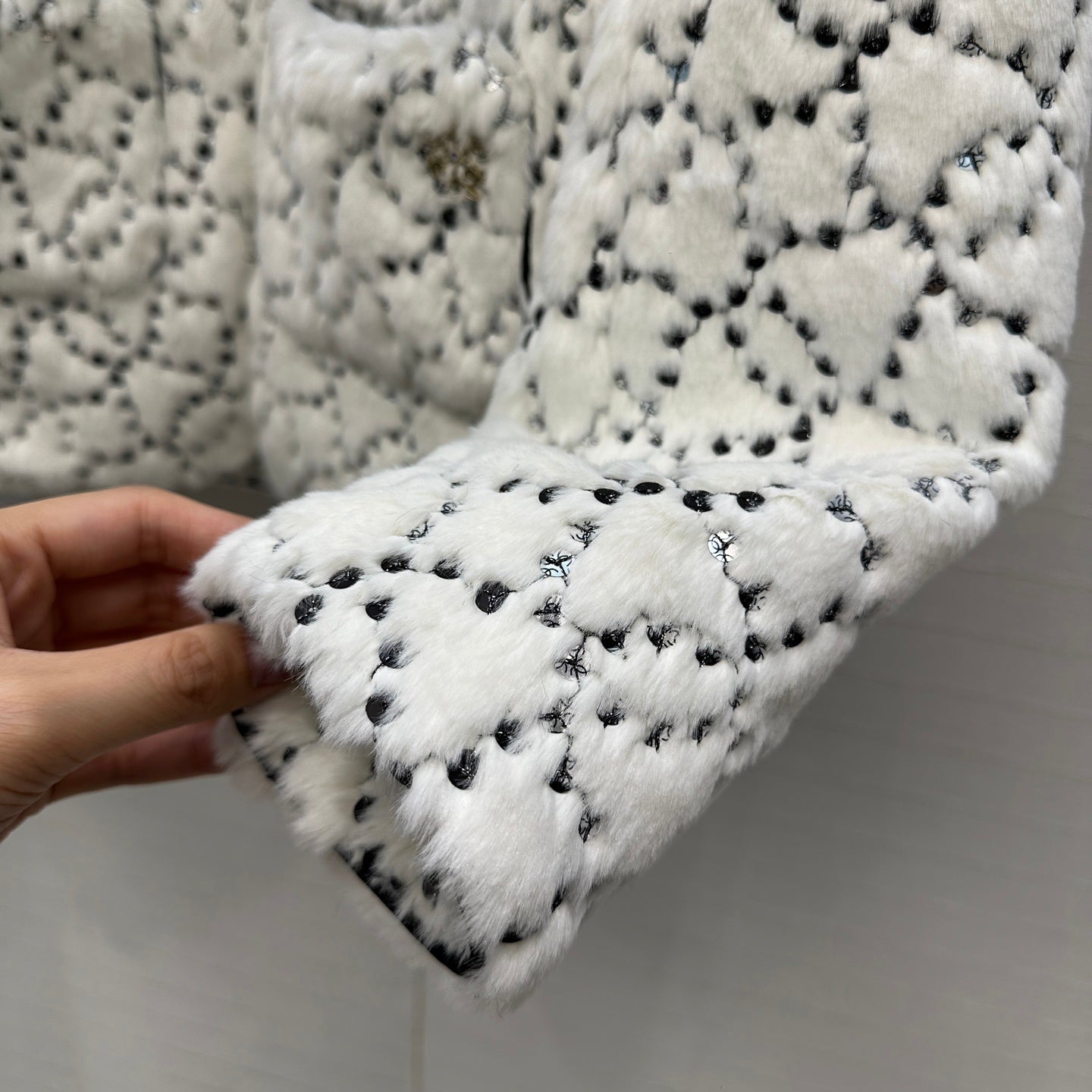 Chan 25fw embroidery fur jacket