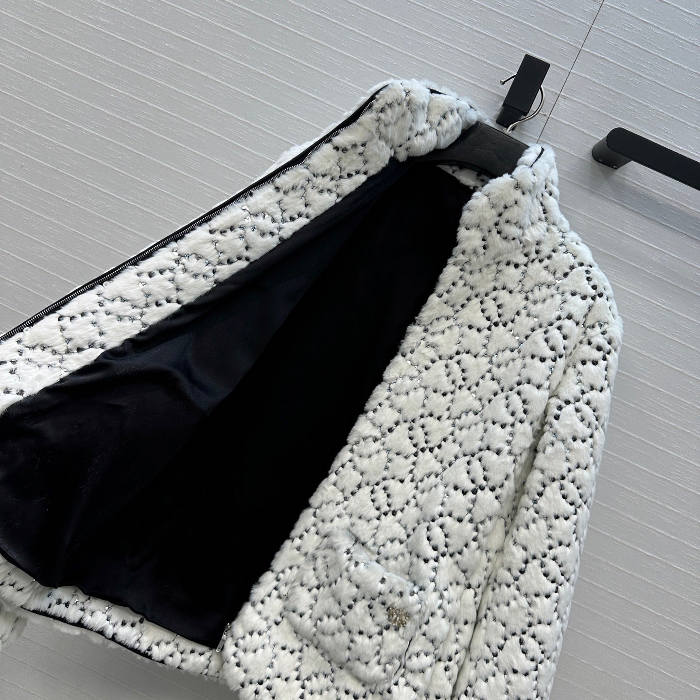 Chan 25fw embroidery fur jacket