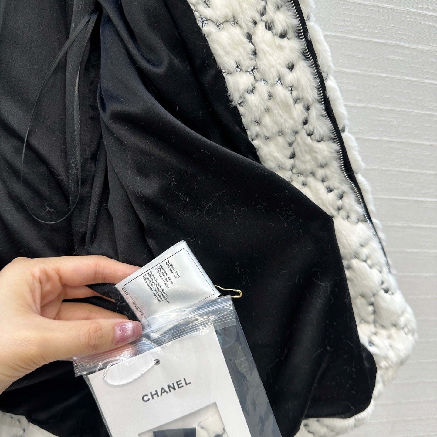 Chan 25fw embroidery fur jacket