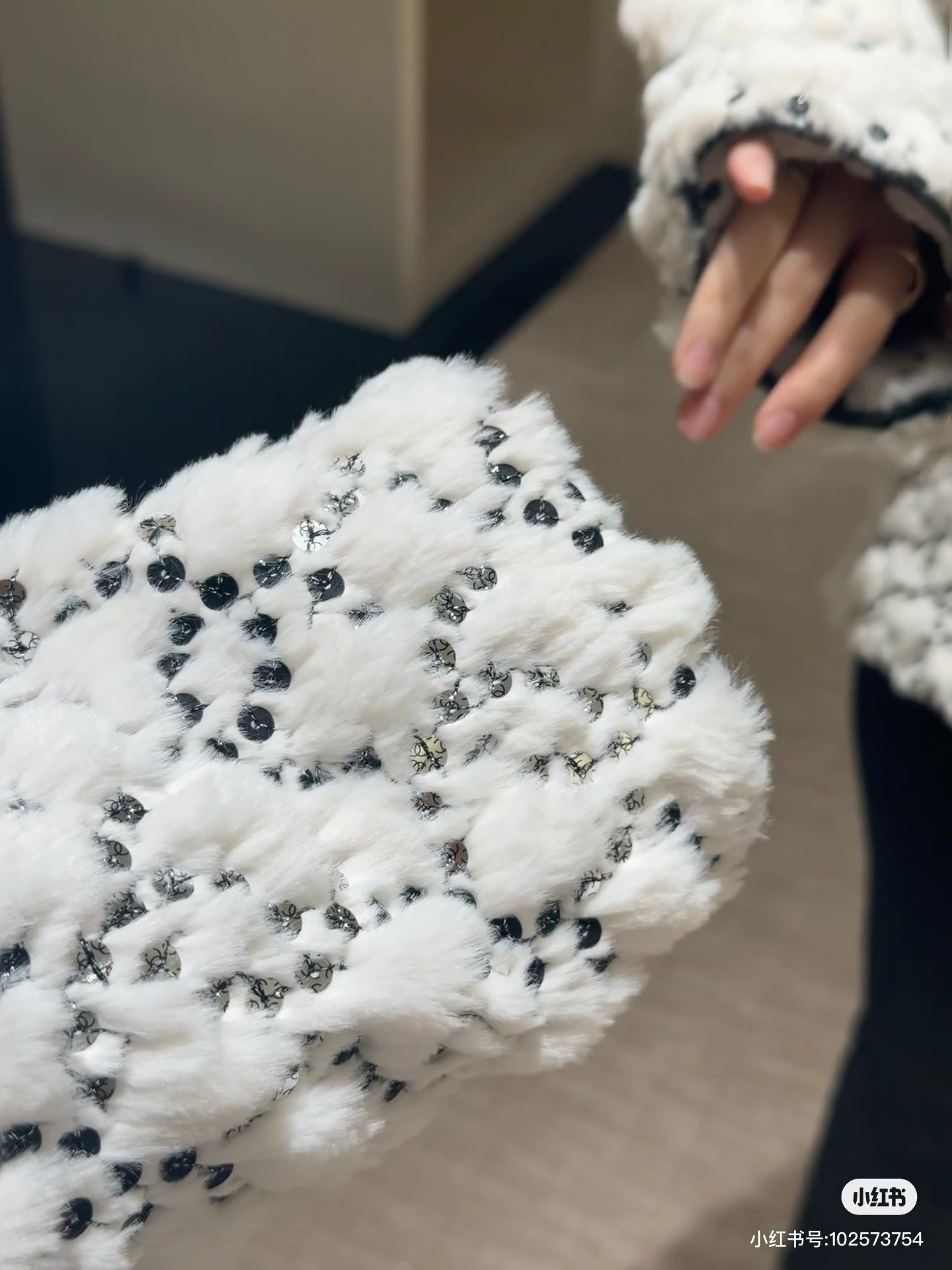 Chan 25fw embroidery fur jacket