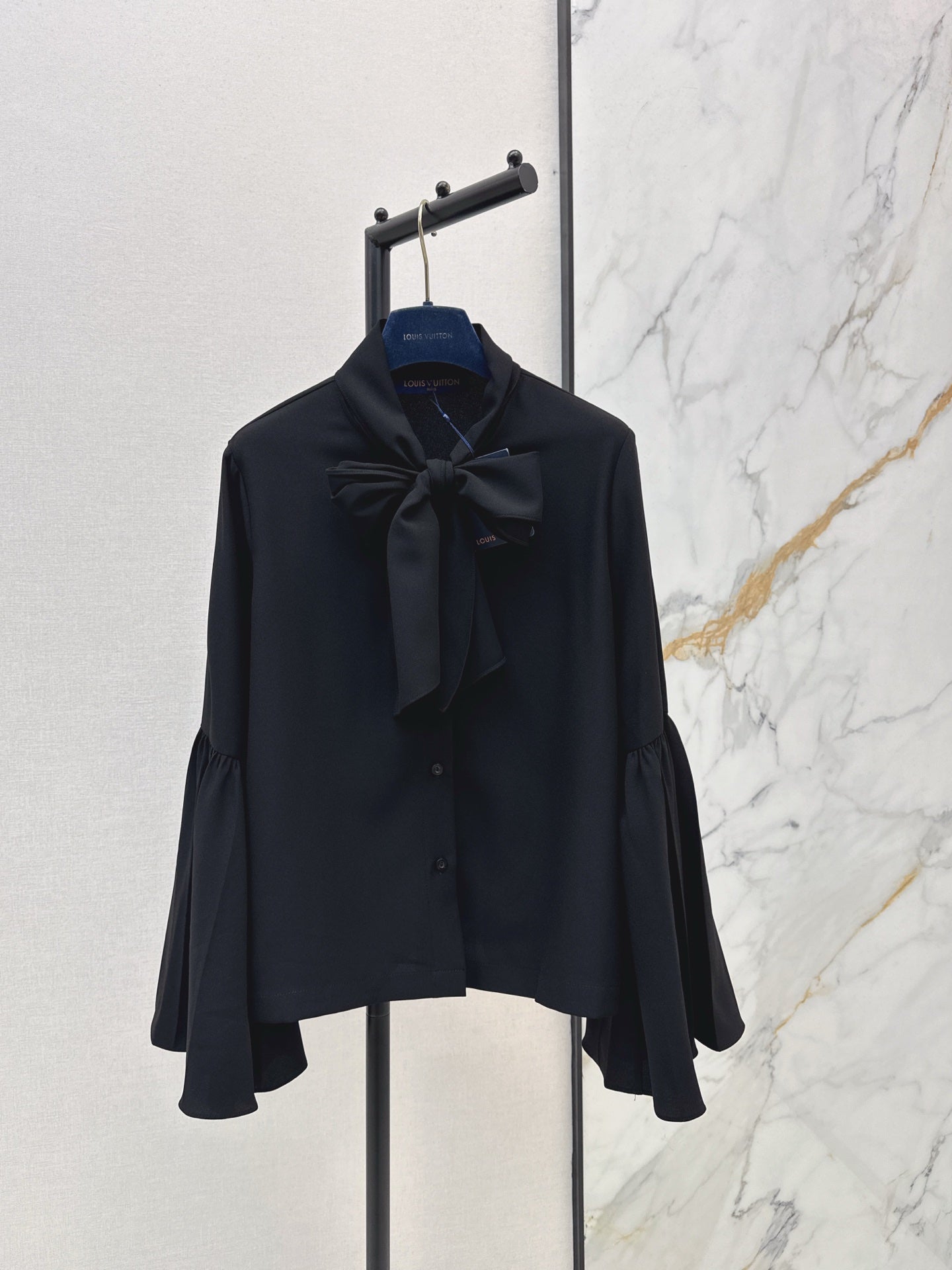 Louis 25fw ribbon flare sleeve shirt