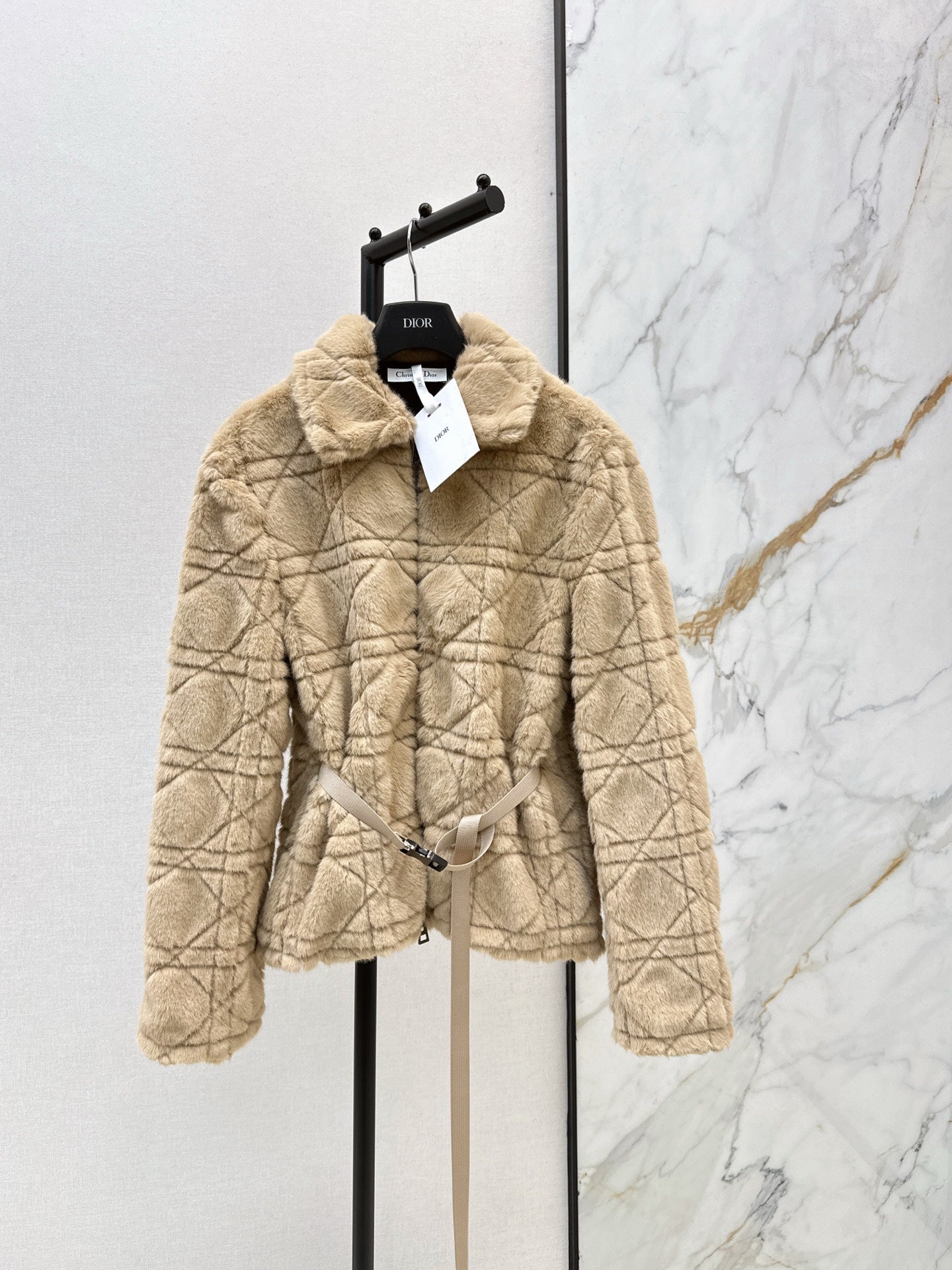 CD 25fw faux fur jacket