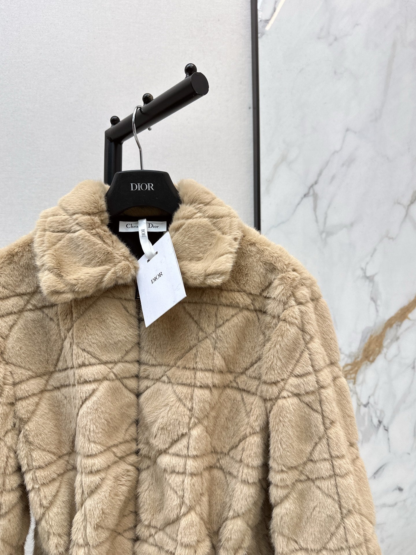 CD 25fw faux fur jacket