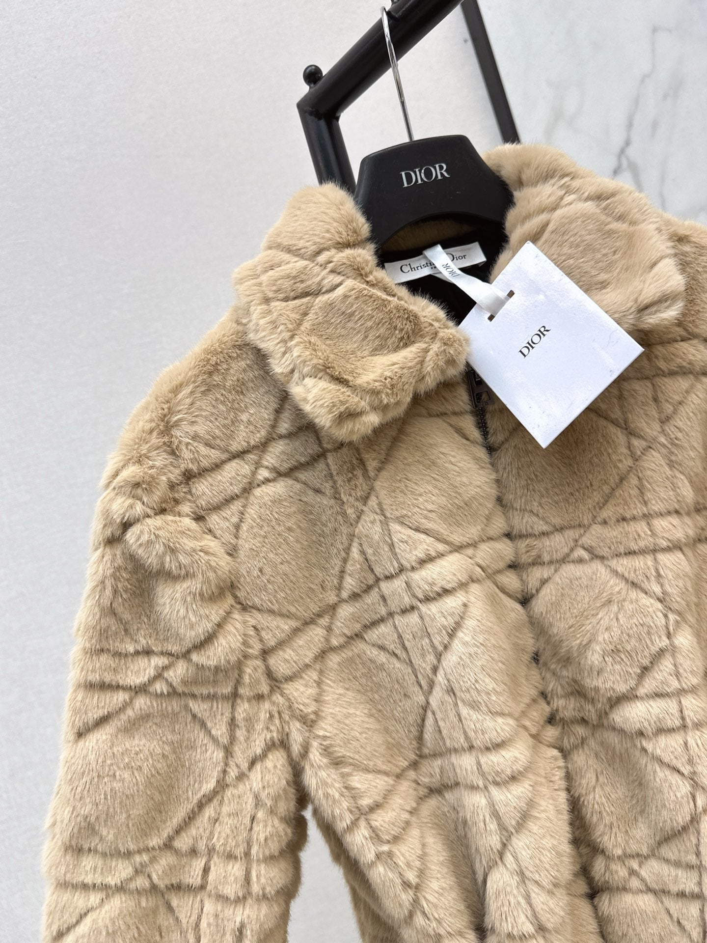 CD 25fw faux fur jacket