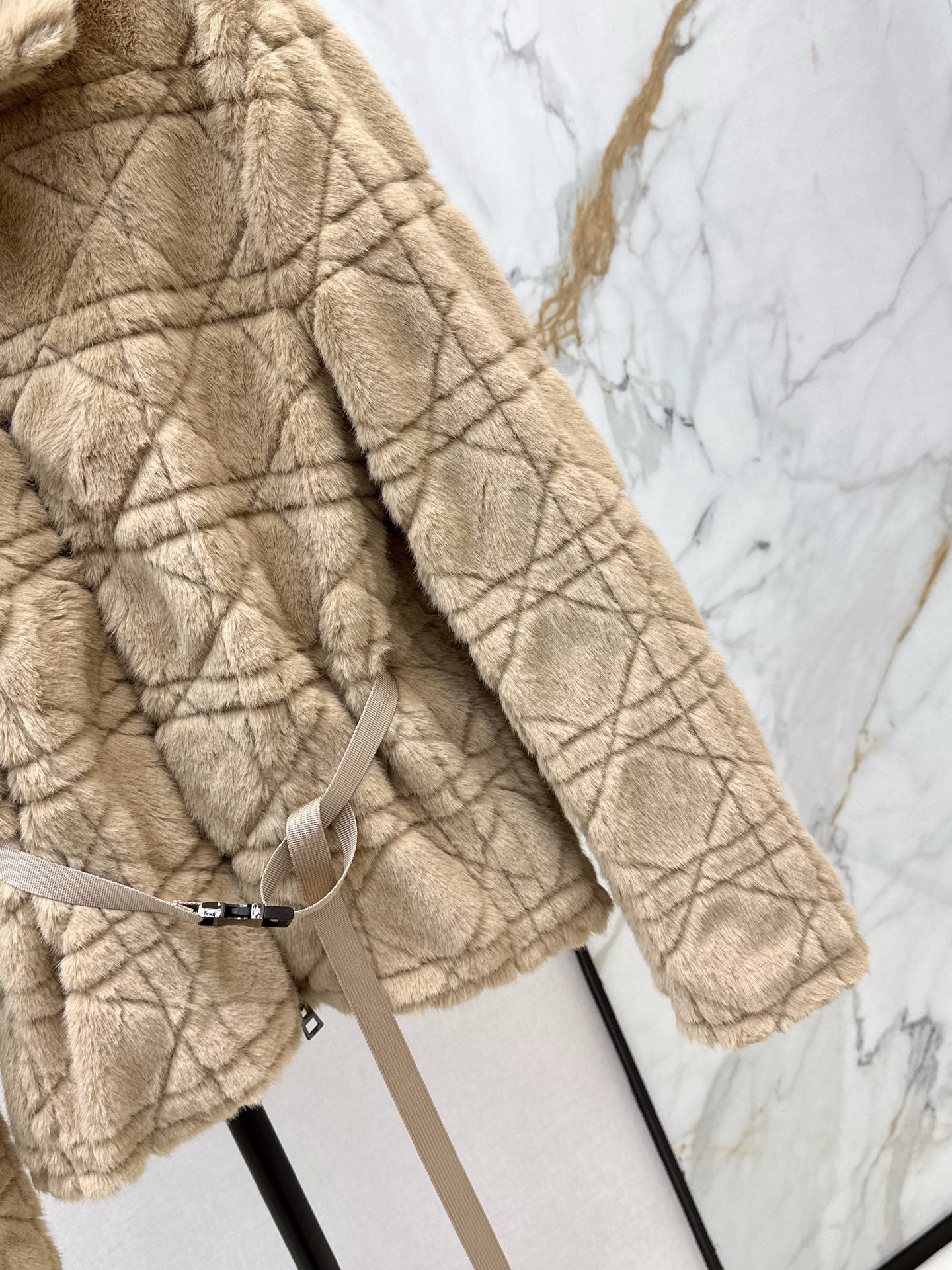 CD 25fw faux fur jacket