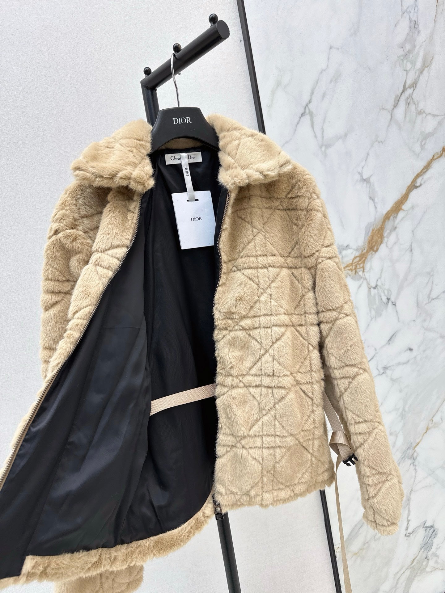 CD 25fw faux fur jacket