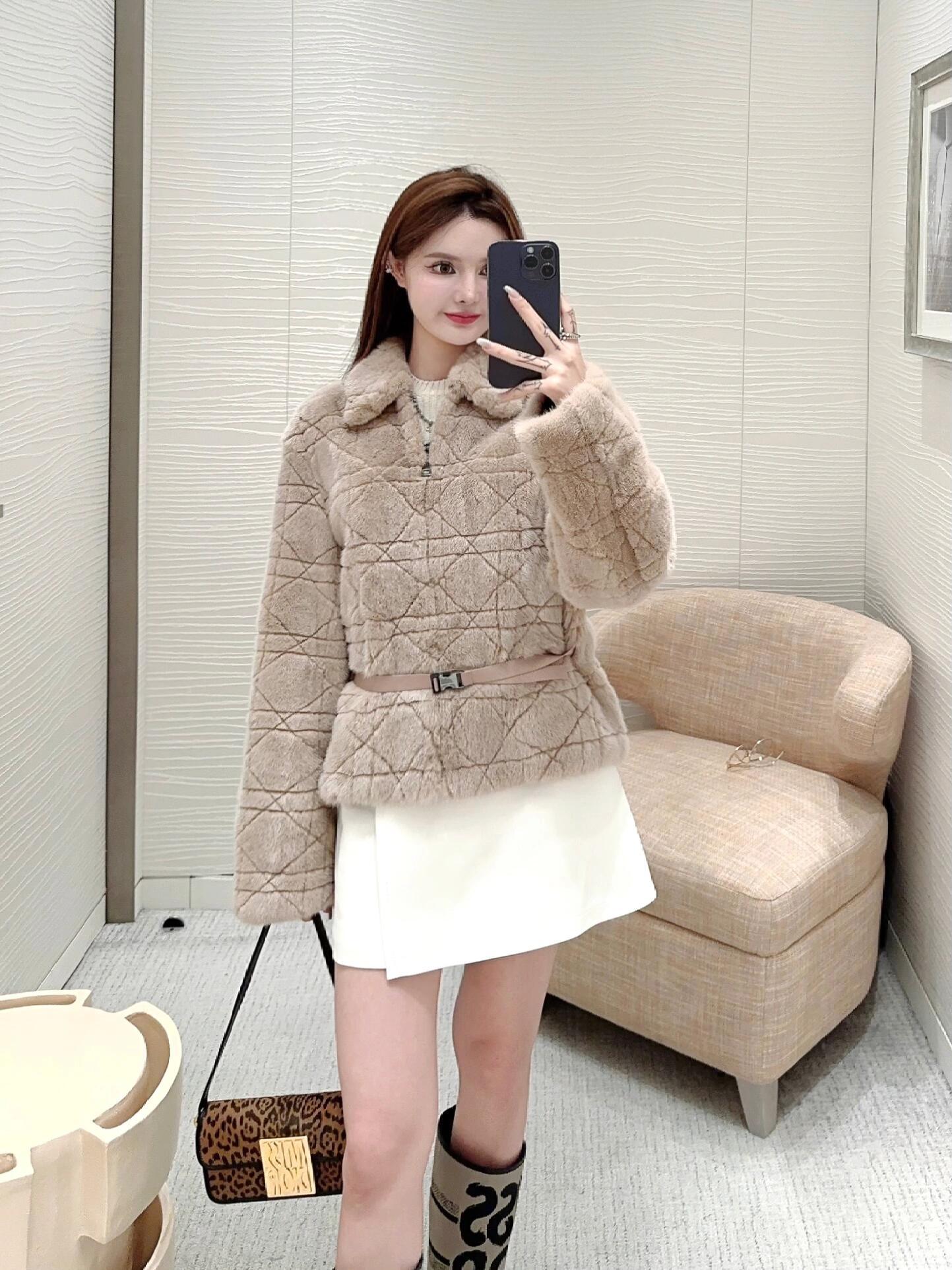 CD 25fw faux fur jacket