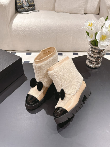 Chan 25fw plush boots with bow