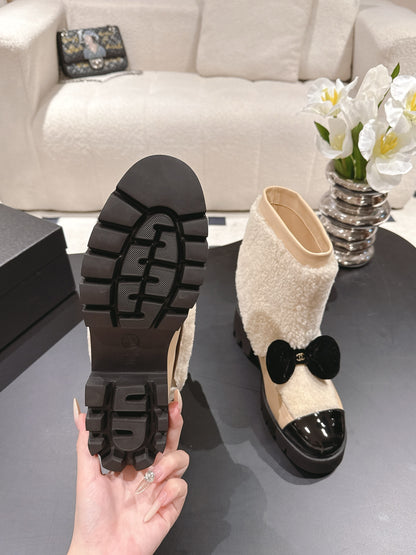 Chan 25fw plush boots with bow