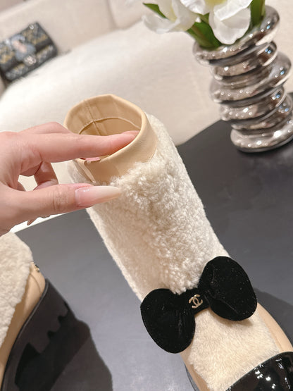 Chan 25fw plush boots with bow