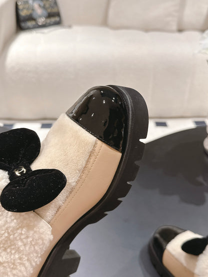 Chan 25fw plush boots with bow