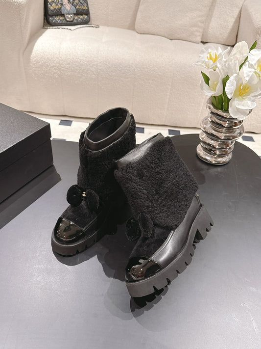 Chan 25fw plush boots with bow