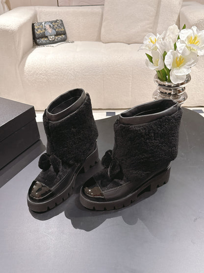 Chan 25fw plush boots with bow