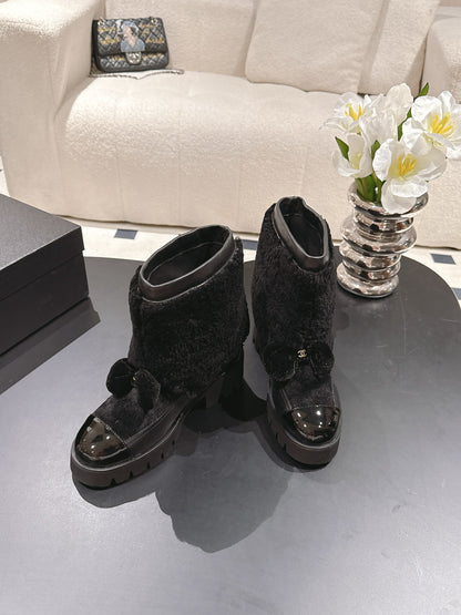Chan 25fw plush boots with bow