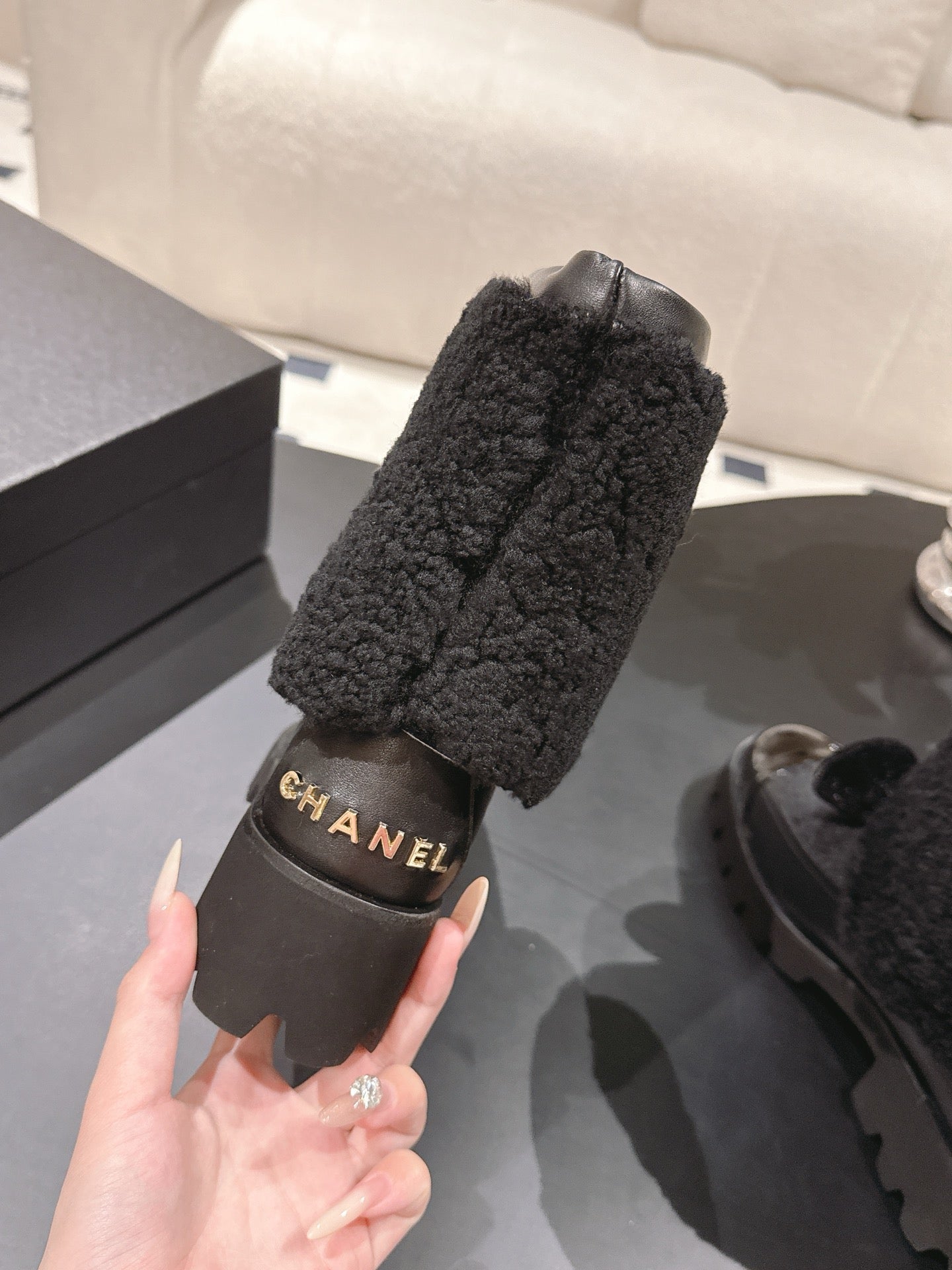 Chan 25fw plush boots with bow