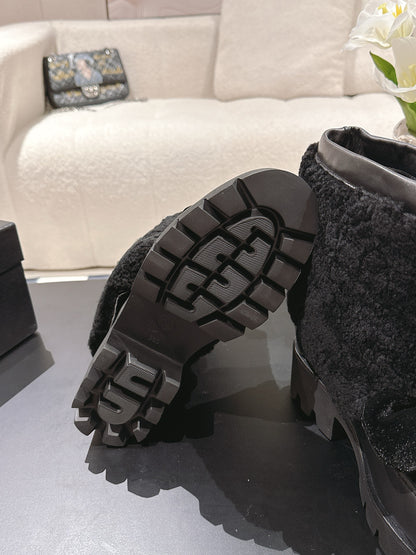 Chan 25fw plush boots with bow