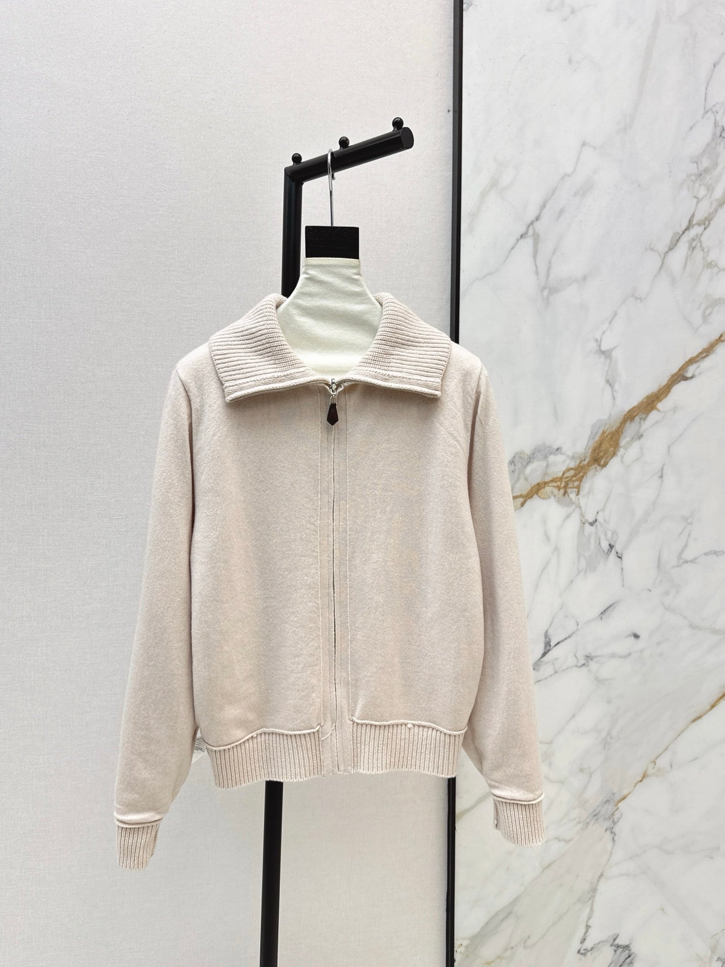 Loro 25fw reversible jacquard knit cardigan