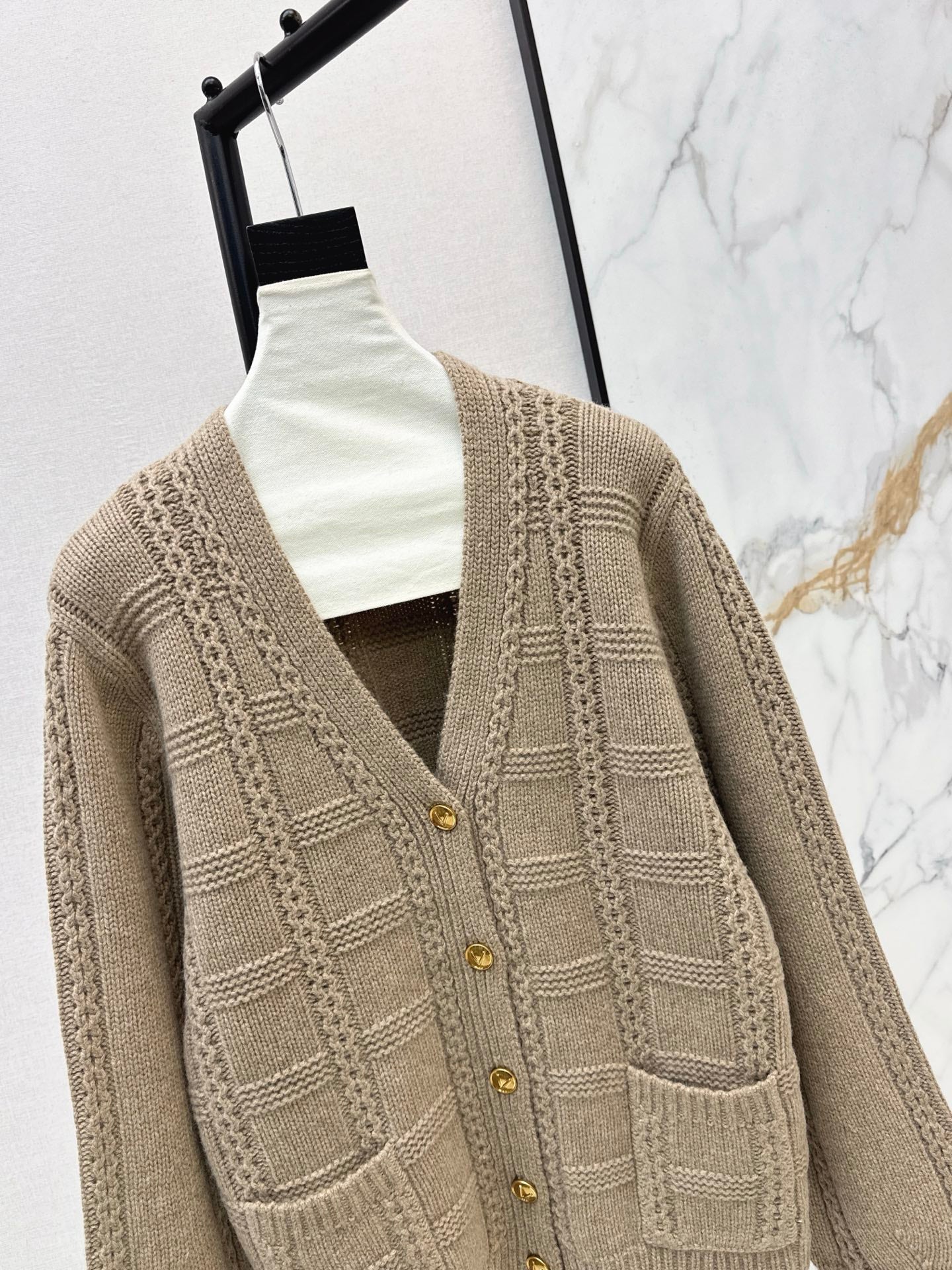 Valen 25fw v-neck cardigan
