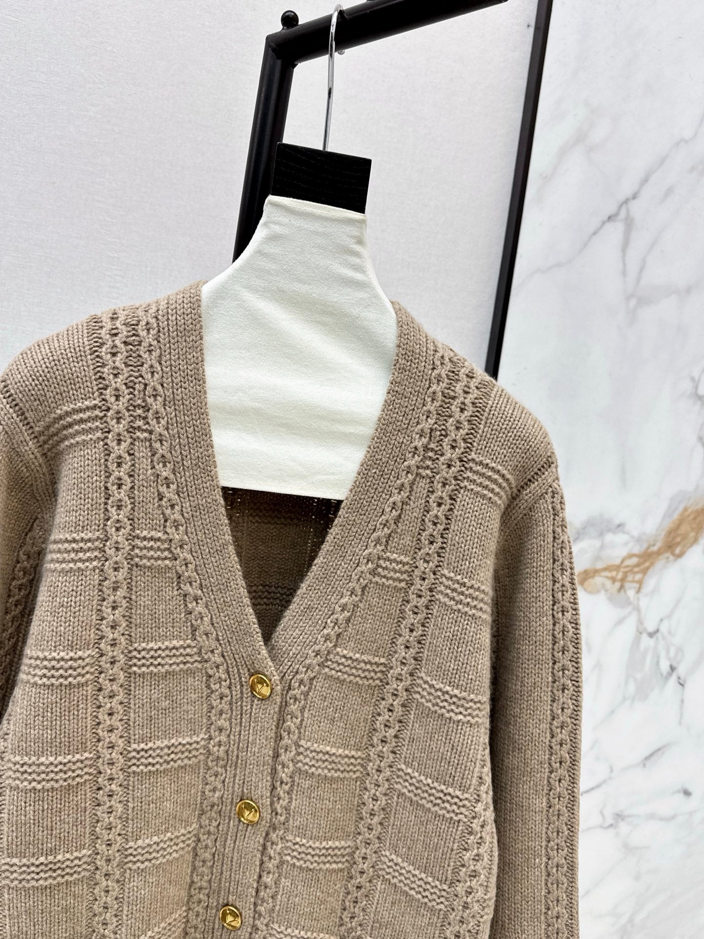 Valen 25fw v-neck cardigan