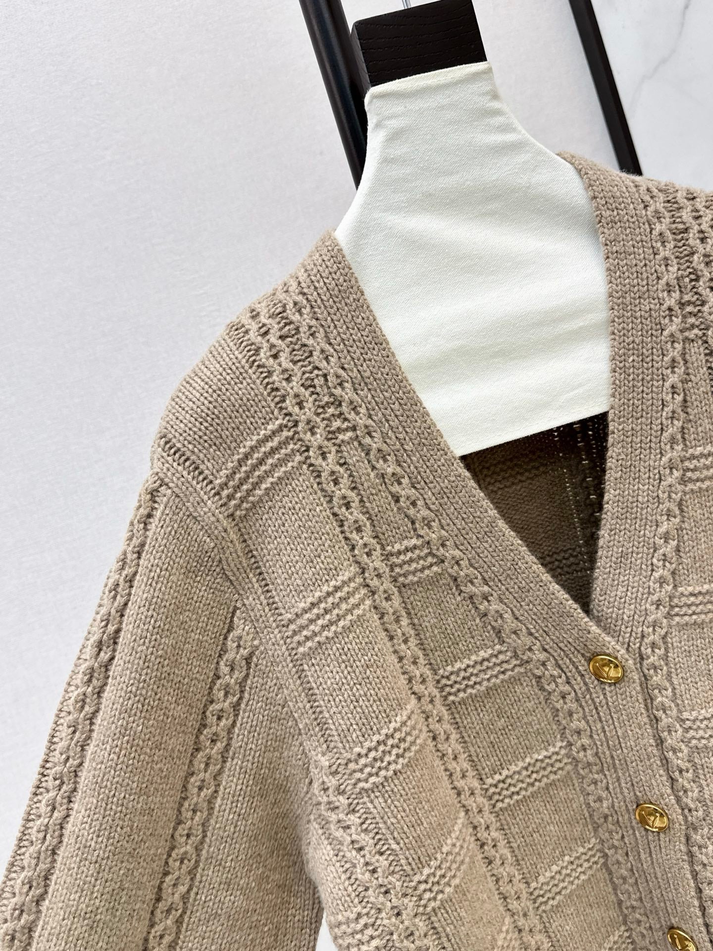 Valen 25fw v-neck cardigan