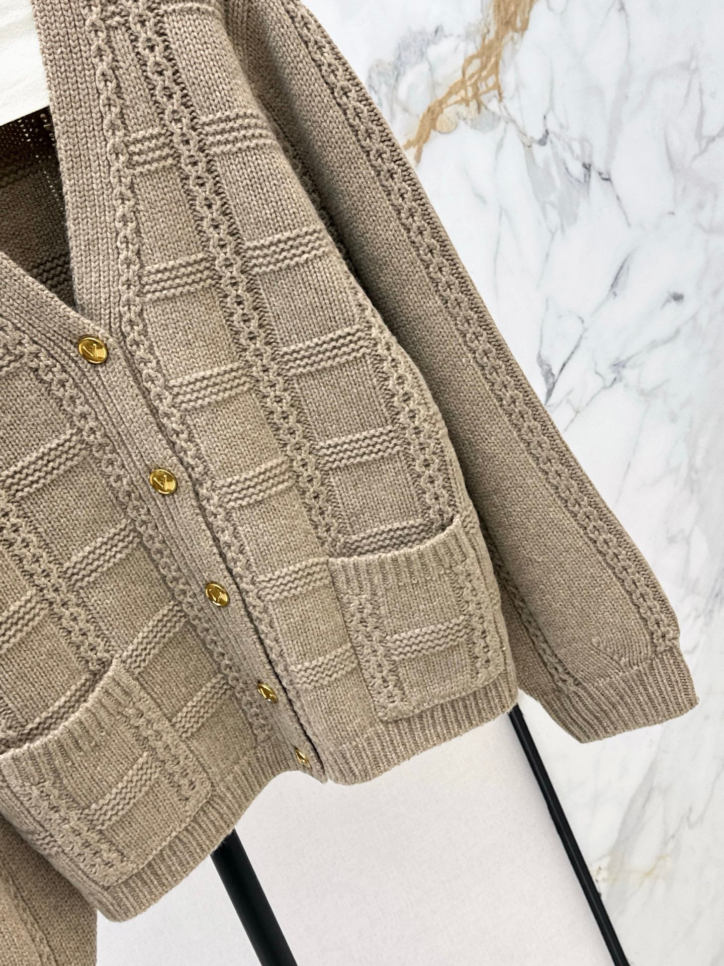 Valen 25fw v-neck cardigan