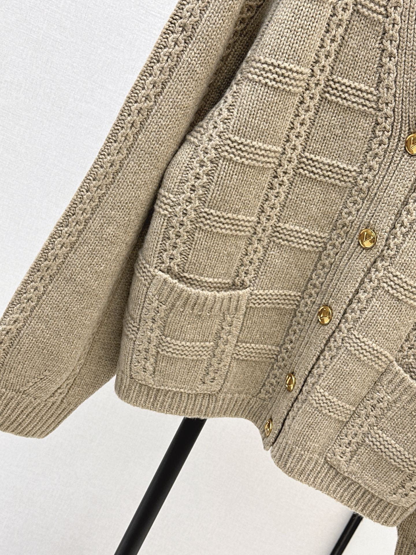 Valen 25fw v-neck cardigan