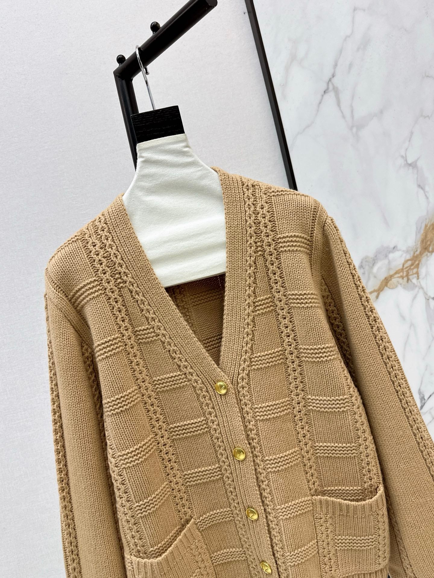 Valen 25fw v-neck cardigan